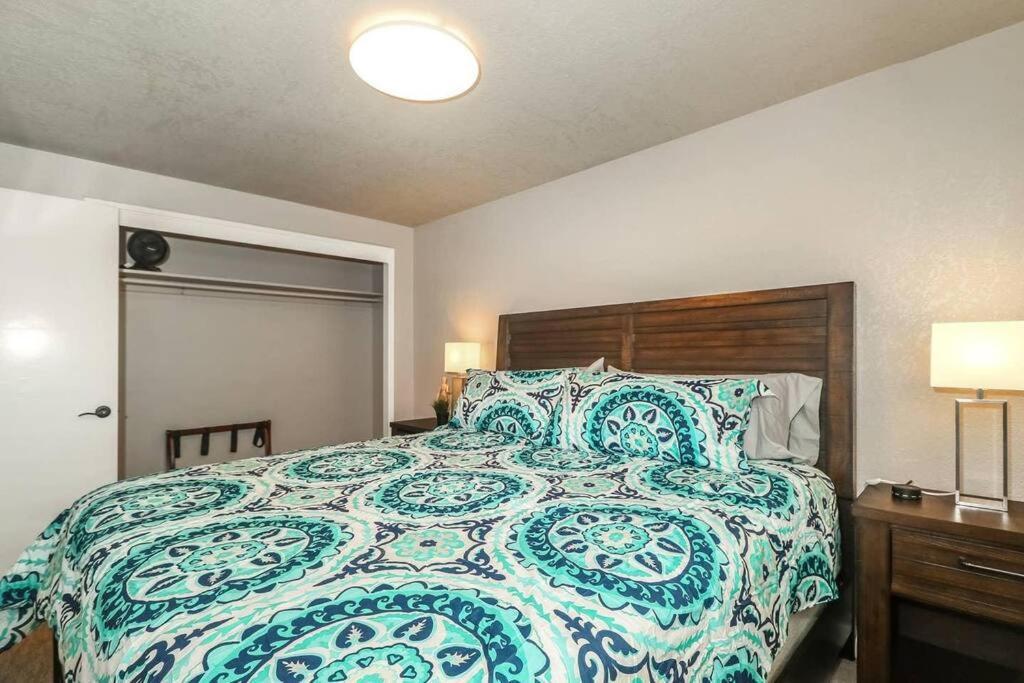 Вілла Holly First Floor 2 King Beds Канзас-Сіті Екстер'єр фото