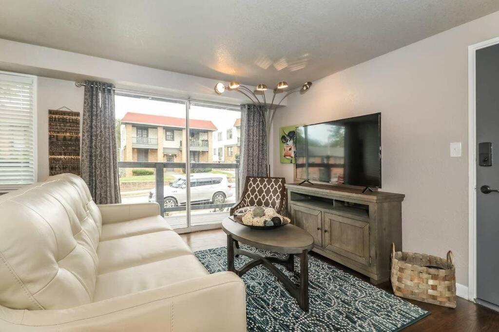 Вілла Holly First Floor 2 King Beds Канзас-Сіті Екстер'єр фото